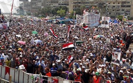 قوات الأمن المركزي المصرية تبدأ التحرك لفض اعتصامي رابعة العدوية والنهضة
