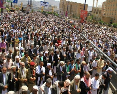 آلاف اليمنيين يحتجون على الغارات الأمريكية
