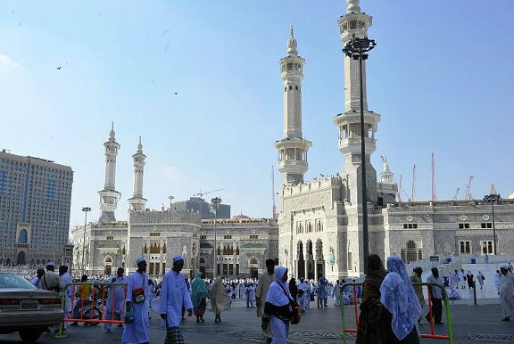 القبض على اشخاص يبيعون شرائح اتصال بساحات الحرم