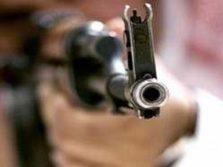 زبون بالسعودية يطلق النار على موظف فندق لعدم توفر غرفة!