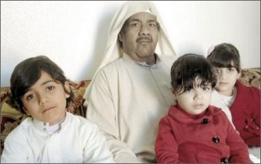 طفل سعودي يجمع مصروفه لزراعة كلية والده