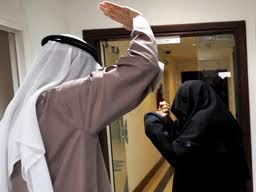 القبض على طالب سعودي اعتدى على زوجته في أمريكا